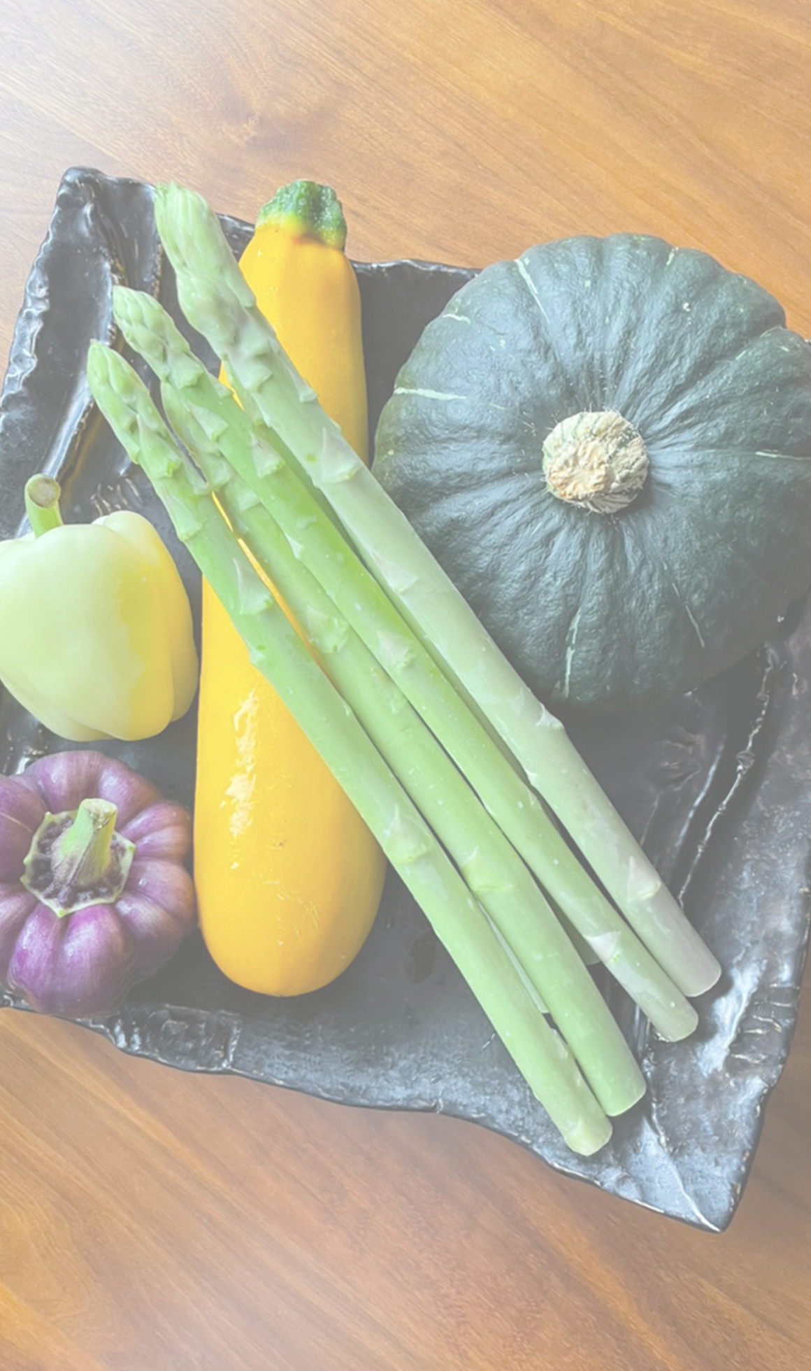 ステーキを鉄板焼きにしている写真